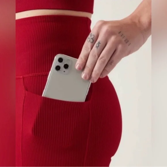 ATHLETA salutation stash ribbed flare in candy red size medium workout gym - Picture 2 of 10